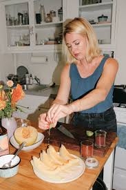 She is famous for being a blogger. Meet Alison Roman Passerbuys