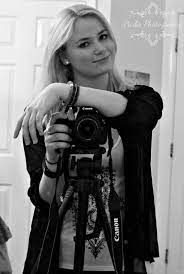 Its A Interesting Take On A Self Portrait It S A Remake Of Haley Dunphy S Photo From Modern Family Girls With Cameras Female Photographers Portrait
