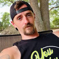 I'll be playing at The Nashville Palace this Tuesday, Feb 6th at 8pm! I'll  be playing a few new songs for the first time 🤘 see ya there!