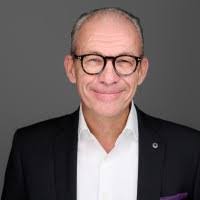 Sarah Pflaum's Instagram, Twitter & Facebook