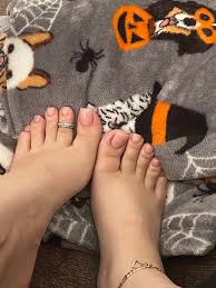 Pies Femeninosˢᵛ | 16K on X: 🎃🦶🏻@princessvsoles  t.cock2xeXSmkP  X
