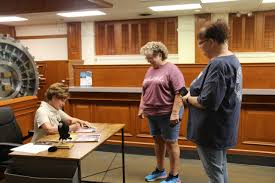 Shawshank returns to Ashland with cast member signing autographs