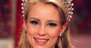 She was elected miss picardy 2000, miss france 2001 (she is the 72nd miss france), and miss europe 2001. Elodie Gossuin Miss France 2001 Son Relooking Extreme En 20 Photos Puretrend