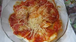 La pasta rellena nos acerca a una gran variedad de sabores y formatos. Sorrentinos De Pollo Y Carne Con Pomarola Italiana
