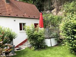 Unser garten erstreckt sich auf einem areal von 2 ha über die „eisleker koppen. Freistehendes Ferienhaus Mit Umzaunten Garten Und Terrasse