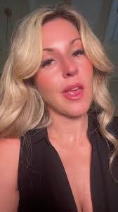 Katy Barker's Instagram, Twitter & Facebook