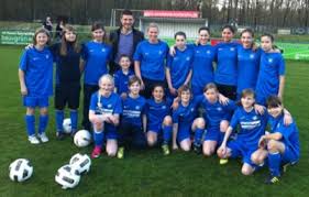 Cristea a început fotbalul în orașul său natal și a debutat în divizia a în 2001, pentru clubul local fcm bacău. Ksc Profi Andrei Cristea Zu Gast Bei D Und E Juniorinnen Ksc Meine Heimat