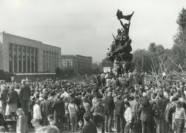 19 августа 1991 года «правда» была в числе девяти газет, не закрытых постановлением гкчп. Foto Miting U Belogo Doma Posle Provala Putcha Gkchp 22 Avgusta 1991 G Moskva Istoriya Rossii V Fotografiyah
