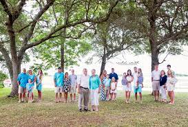 Extended Families In Groups With Grandma At The Center Extended Family Pictures Big Family Photos Extended Family Photos