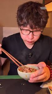 好好吃饭大赛在重庆吃一顿每日现串的串串火锅，菜品种类巨多，看看到底有多快乐#火锅串串#重庆美| #好好吃饭大赛