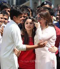 Sachin tendulkar family enjoying the car ride. Sachin Tendulkar S Family Wife Anjali Children Sara And Arjun Got Emotional As The Ace Cricketer Bid A Tearful Ad Celebrity Kids Sachin Tendulkar Celebrities