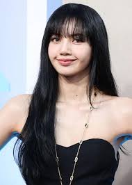 Did Lisa from Blackpink have a glow down? I heard from a lot of people that  she looks botched these days I didn't believe until I saw the last picture.  The pictures