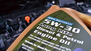 What Oil Does My Car Take How To Choose The Best Oil For Your Vehicle Car Advice Carsguide