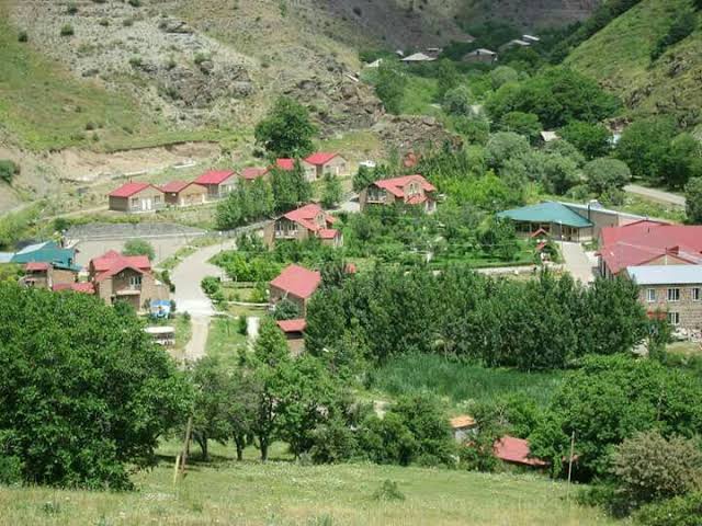 Dereleyez - Dereleyez mahali Qovusuq kendi