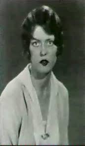 PORTRAIT DE YOLA LETELLIER par Man Ray sur artnet