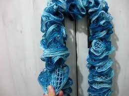 Learning how to knit a scarf can seem hard if you're a total beginner. Knitted Ruffle Scarves 1 Youtube