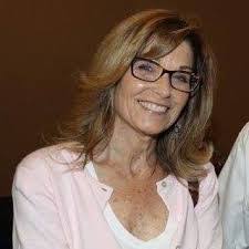 Kim Hogan's Instagram, Twitter & Facebook