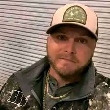 A fan said I should cut my hair 😭 because I don't look good, I'm asking  you honey should I cut the hair ✂️