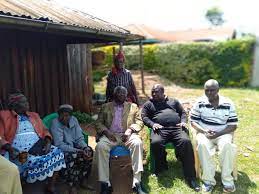 He is the youngest son of kikuyu peasants kibaki gĩthĩnji and teresia wanjikũ. Nyeri Ni Sisi Former President Kibaki Celebrated Christmas At His Sister S Home In Othaya Facebook