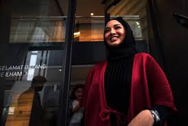 Bringing you neelofa's latest hijab & merchandise. Neelofa Gives Statement For Allegedly Not Wearing Face Mask In Court