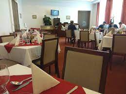 Regulovat počty wc a umyvadel ve vybavení restaurace. Koronavirus Ve Snemovne Pozitivni Test Kucharky Poslanecke Restaurace Blesk Cz