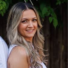 Rebecca Amaral's Instagram, Twitter & Facebook