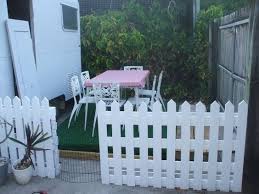 7 Idees De Clotures Originales A Realiser Soi Meme Idees De Cloture Cloture Palette Palettes En Bois Recyclees