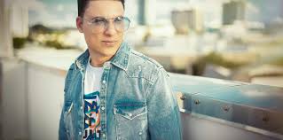 Rey Chávez estrena su sencillo “La Vida”