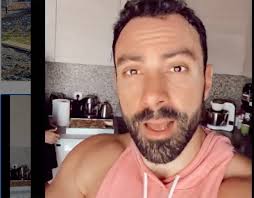 Η εγκυμονούσα χριστίνα μπόμπα φωτογραφήθηκε για το περιοδικό down town. Sakhs Tanimanidhs Pozarei Me Ta Dyo Aderfia Toy Opws Ekanan Mikroi