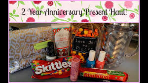 If you don't want an ordinary gift but something special that will remind you and your partner of your love every day, this cotton print is perfect for you. Smart Idea 2 Year Anniversary Picture Ideas