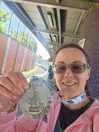 Here we go! It's one month until Baxters Loch Ness Marathon & Festival of  Running 2024. 🏴󠁧󠁢󠁳󠁣󠁴󠁿🦕🏃‍♀️🏃🏃‍♂️ Entries are almost full! Don't  miss out