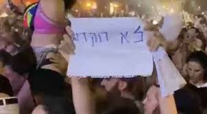 אמנים משתתפים אייל גולן, משה פרץ, בניה ברבי, בניה ברבי,שנתיים אחרי צאת האלבום לא פשוט להיות פשוט, אשר זכה להצלחה מסחררת והגיע למעמד. Fsmybggsit9nnm