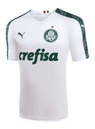 Anfang 2020 schickten die verantwortlichen das talent für eineinhalb jahre zurück nach brasilien. Palmeiras 2019 Auswarts Trikot