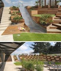 Ein Vertikaler Garten Mit Stuffen Eine Rutsche Treppen Garten Gestalten Ein Rasen Terrassendiele G In 2020 Backyard Makeover Backyard Garden Landscape Sloped Backyard
