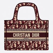 The mini dior book tote, an original style introduced by dior's creative director maria grazia chiuri, has become a staple of the maison's aesthetic. Christian Dior Oblique Burgundy Red Embroidered Canvas Mini Book Tote Handle Bag Ebay