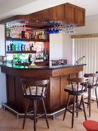 There are small cabinets made with the function of bar, and some even come with specific space to hang glasses and accommodate this can be one of the most stylish corners of the house and reflect your personality. House Modern Mini Bar Design Novocom Top