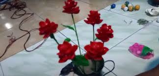 Kerjakan pita dengan lebar antara 2,5 hingga 5 cm, dan potong dengan panjang 30 cm. Cara Membuat Bunga Dari Pita Jepang Yang Mudah
