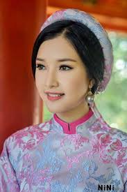 Mua Thuê Mấn cô dâu màu đỏ, vàng, đính đá ở đâu TpHCM