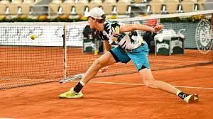 P2h a obtenu cinq balles de break. Sinner Makes Dream Debut Beats Goffin At Roland Garros Atp Tour Tennis