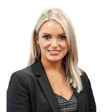 Gillian Russell's Instagram, Twitter & Facebook