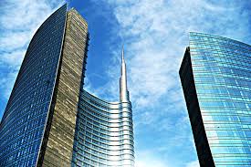 Si è schiantato contro i vetri di un grattacielo si tratta di una delle due femmine, era stata chiamata beatrice. Grattacieli Di Milano Milanoguida Visite Guidate A Mostre E Musei Con Milanoguida
