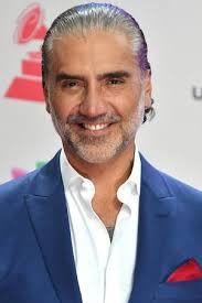 His mother makes him promise to take vengeance upon the murderer of his father giving him an earring of which he is nicknamed el arracadas. El Arracadas 1978 Trakt Tv