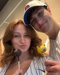 I can't believe it's been one year and I can't wait for many more. I love  you Rei❤️