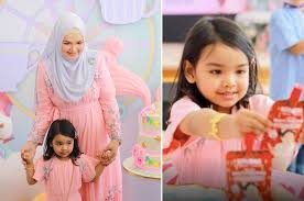 Universal music malaysia & lagu: Siti Nurhaliza Launches Children S Nutritional Drink Named After Her Three Year Old Daughter Entertainment Rojak Daily