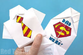 Now stick the tie on the front of the card, wait for it to dry, and give dad this special, father's day shirt card! Camisa Facil De Origami Tarjeta Del Dia Del Padre Eres Mi Tarjeta De Superheroe Para Ninos Amo Estas Fac Origami Shirt Origami Easy Easy Origami For Kids