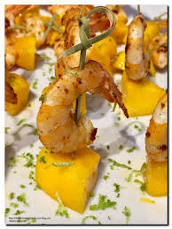 Comme une envie de crevettes pour l'apéro ! Brochettes Crevettes Mangue Epicees Les Plaisirs De La Bouche