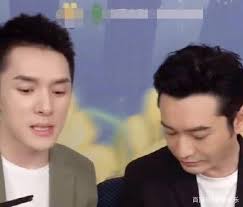 Xuất hiện trên livestream của Lý Giai Kỳ, Huỳnh Hiểu Minh khiến người xem  đau lòng vì câu nói nhỏ giọng này