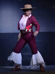 Presentamos a el sub campeón argentino de malambo de la provincia de buenos aires fabian serna haciendo su malambo norte, en los 52 años del festival nacional de malambo en laborde 2018. Malambo Con Perfume De Mujer