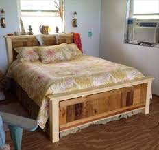 Kayu ini tergolong dalam kategori batu bilik tidur kayu tempat itu dibuat dari pelbagai, yang bermaksud bahawa dari masa ke masa ia tidak akan berubah bentuk dan tidak membengkokkan. Diy Katil Kayu Pallet Kreatif Desainrumahid Com