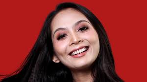 Pada minggu lalu, tun nadia memuat naik sebuah video di laman facebook miliknya. Riena Diana Lengkapkan Trio Baharu Geng Pagi Hot Di Hot Fm Sensasi Selebriti